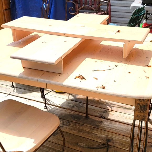 Table and 6 chsirs - Picture 1 of 1